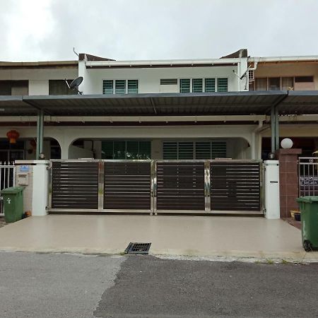 722 Homestay Kuching Bagian luar foto