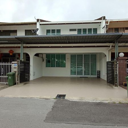 722 Homestay Kuching Bagian luar foto