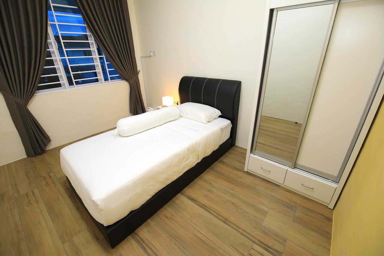 722 Homestay Kuching Bagian luar foto