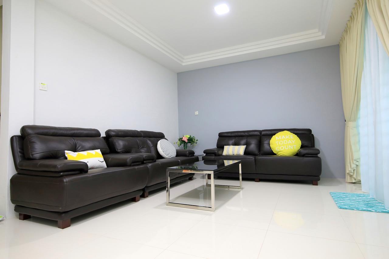 722 Homestay Kuching Bagian luar foto